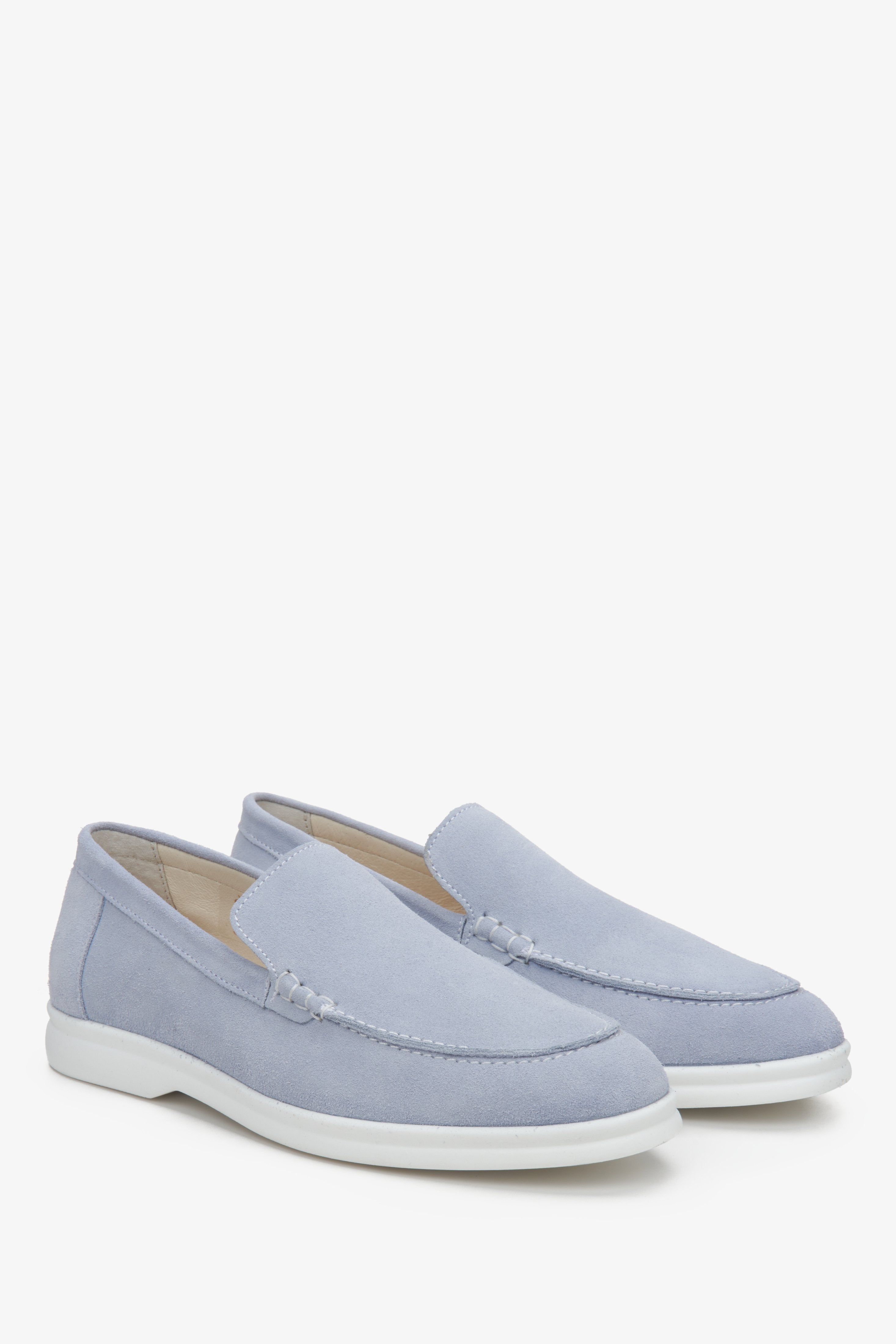 Loafersy damskie zamszowe w kolorze niebieskim Estro - prezentacja czubka buta i przyszwy bocznej.