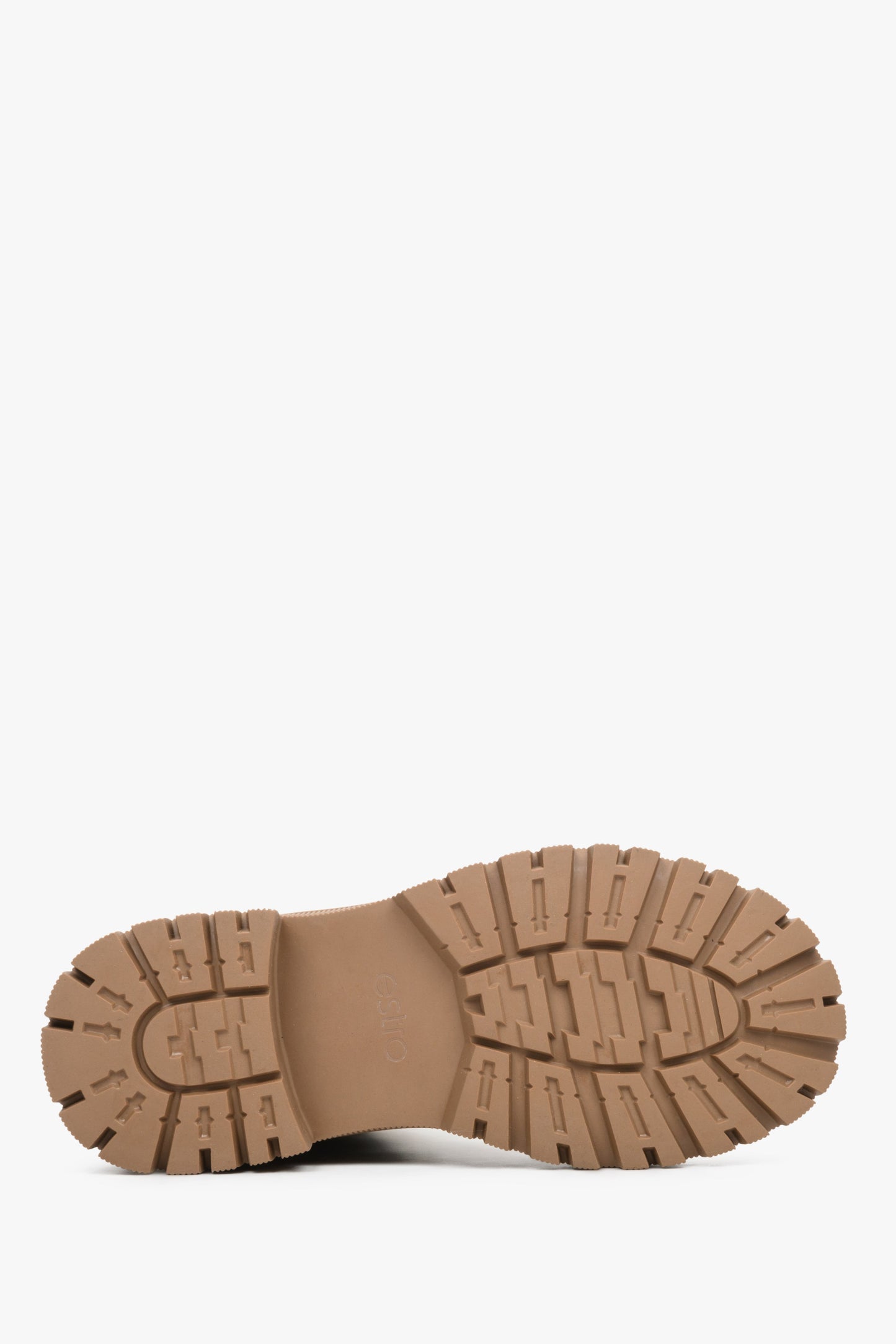 Botki damskie wielosezonowe w kolorze brązowym - zbliżenie na podeszwę buta.