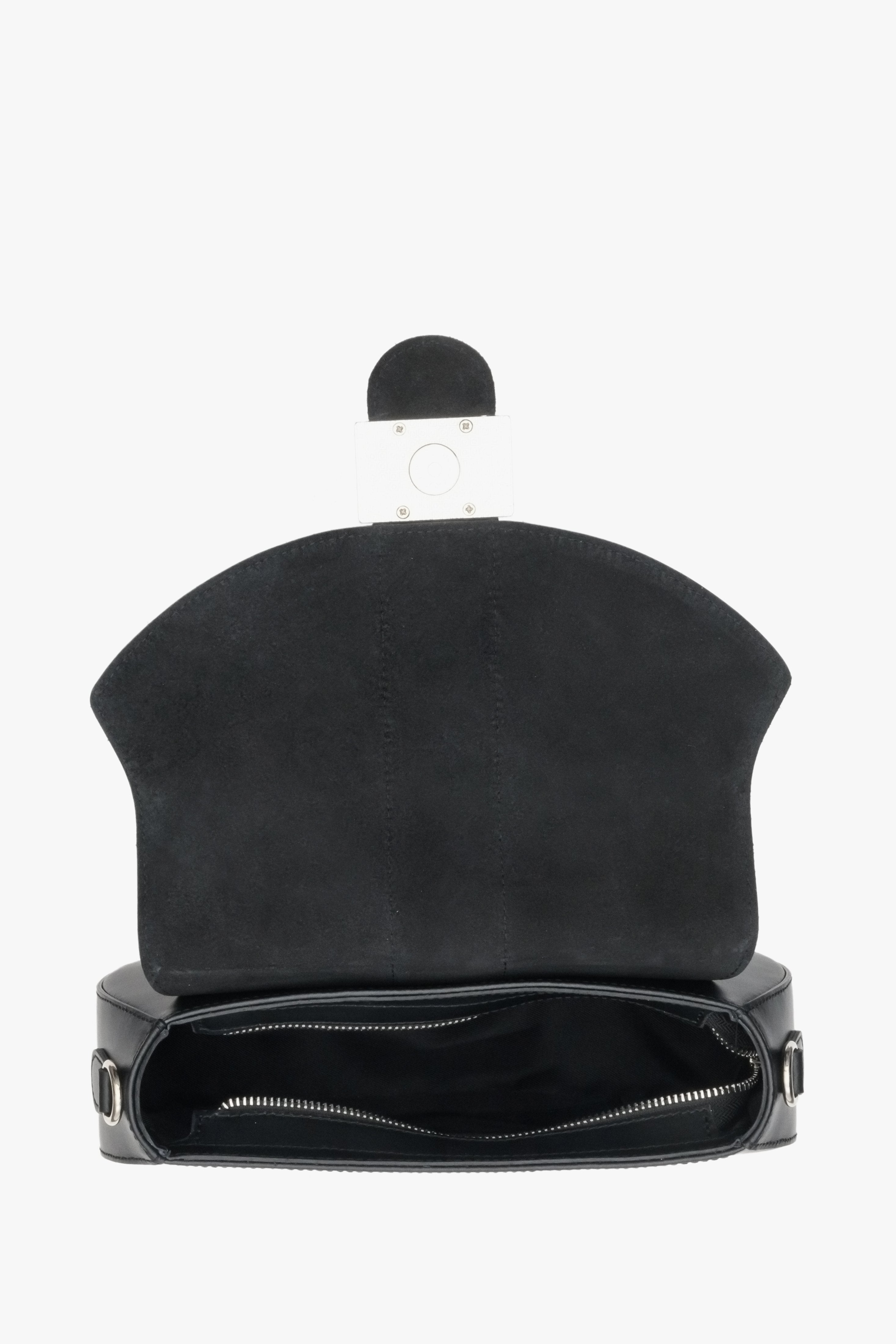 Skórzana torebka damska w średnim rozmiarze koloru czarnego marki Estro - wnętrze modelu.