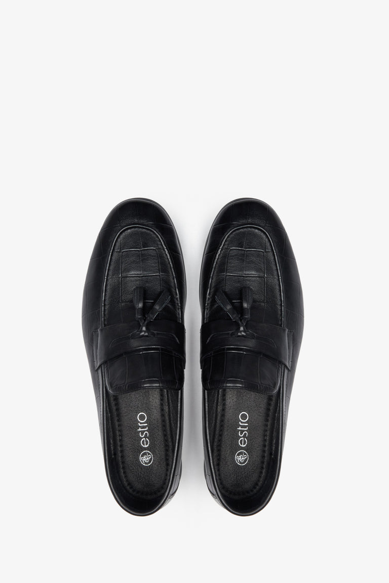 Skórzane loafersy męskie w kolorze czarnym na wiosnę Estro - zbliżenie na obuwie z góry.