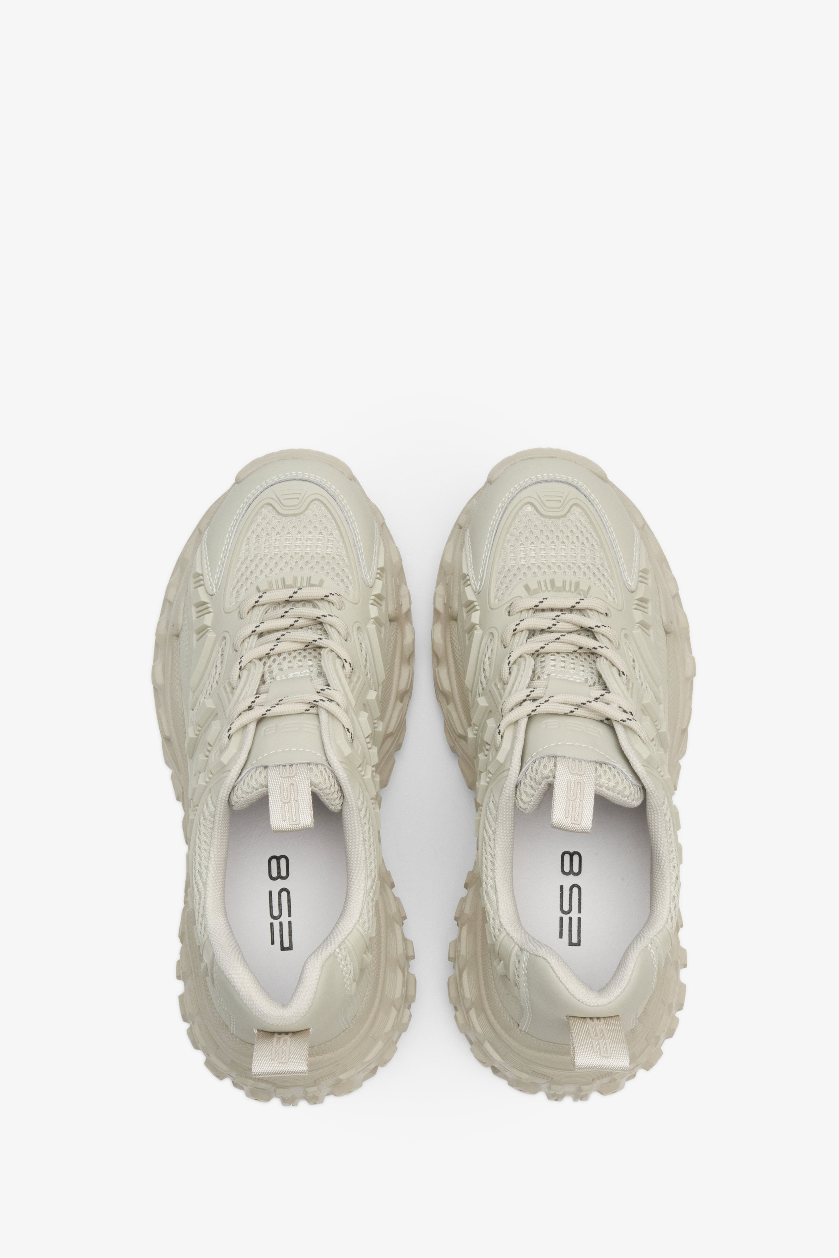 Sneakersy damskie w kolorze jasnozielonym ze sznurowaniem ze skóry naturalnej - prezentacja obuwia z góry.