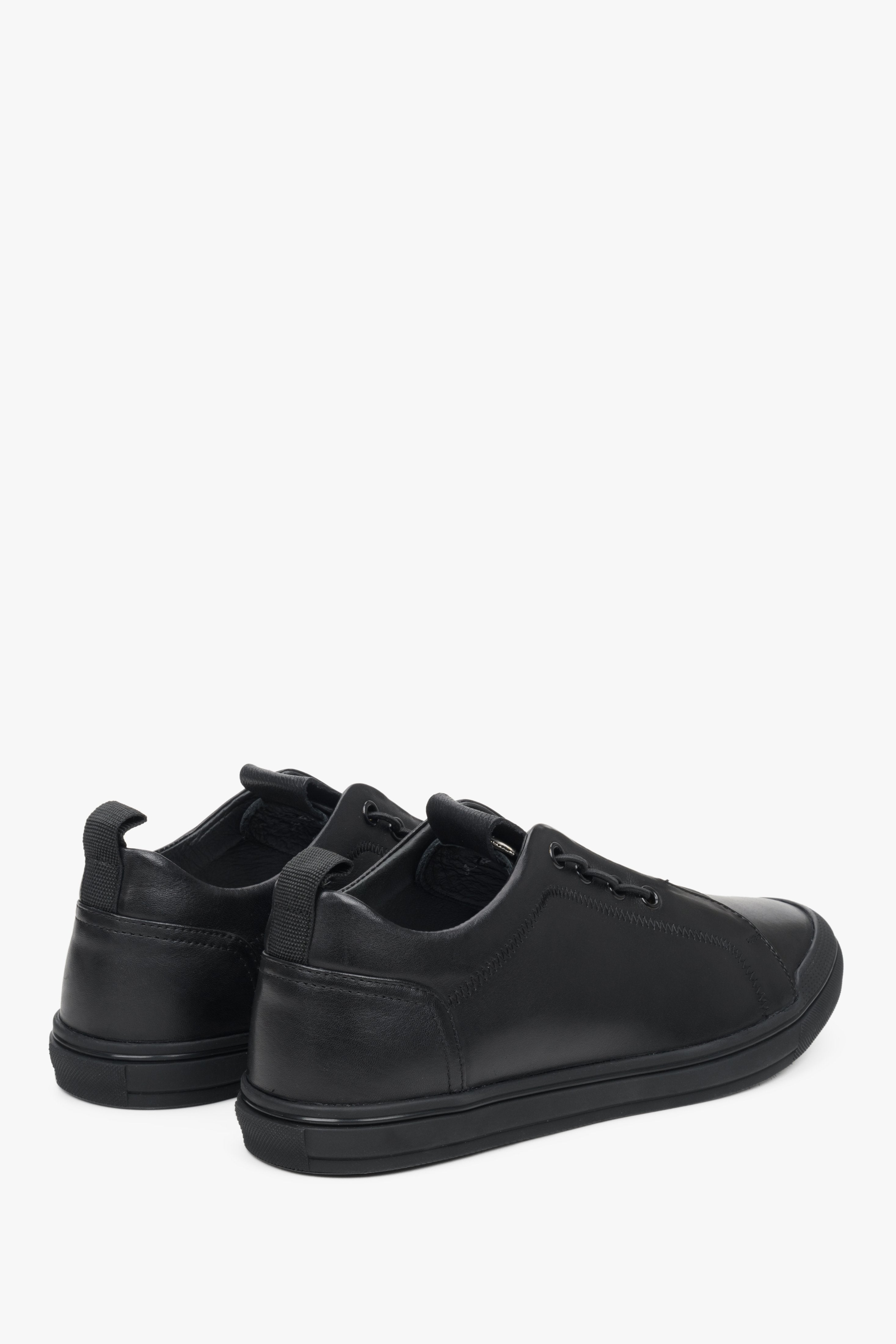 Sneakersy męskie ES 8  ze skóry naturalnej w kolorze czarnym - zbliżenie na zapiętek i przyszęe boczną.