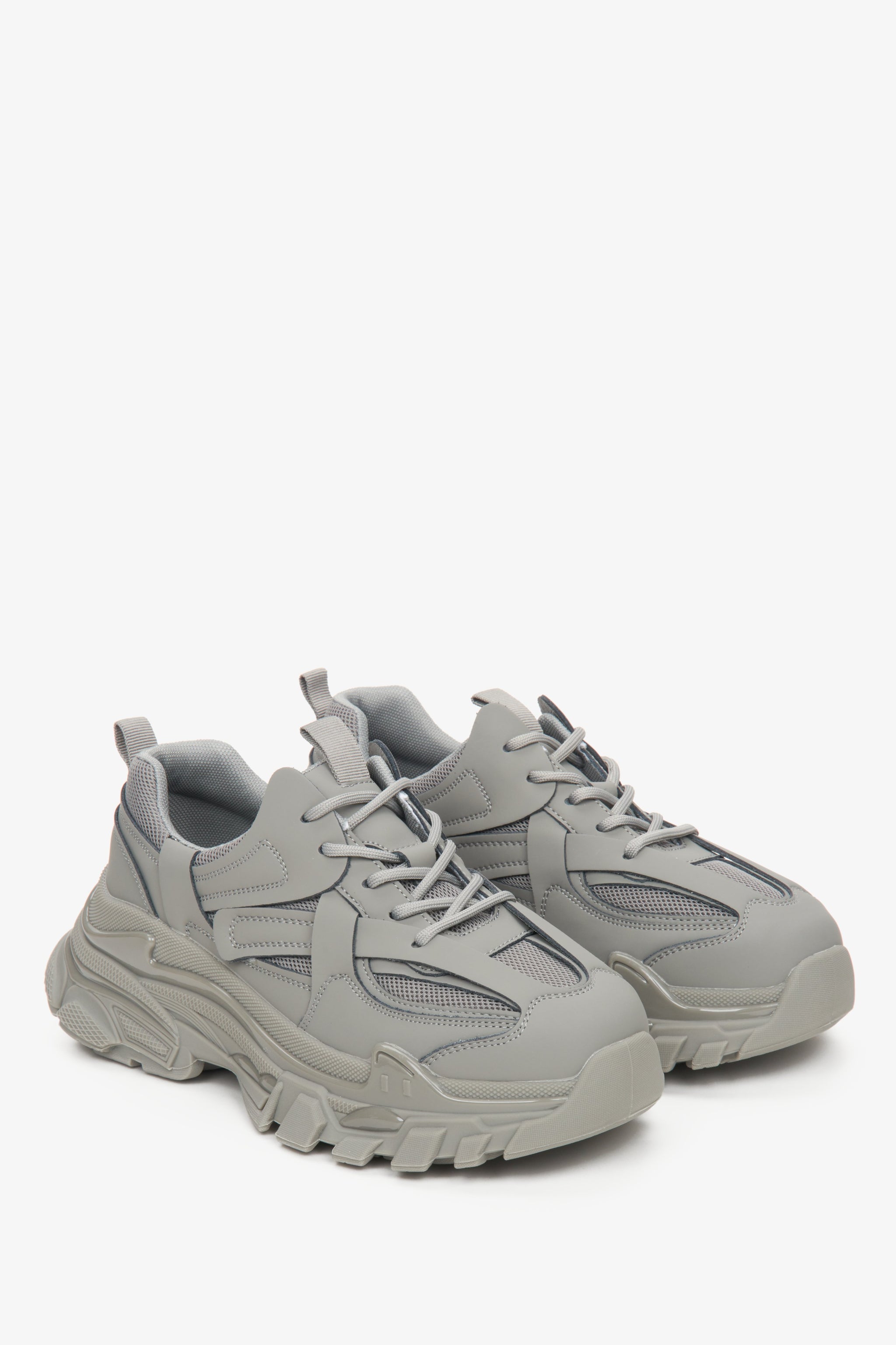 Sneakersy damskie ze sportowej linii ES 8 w szarym kolorze na wiosnę i jesień.