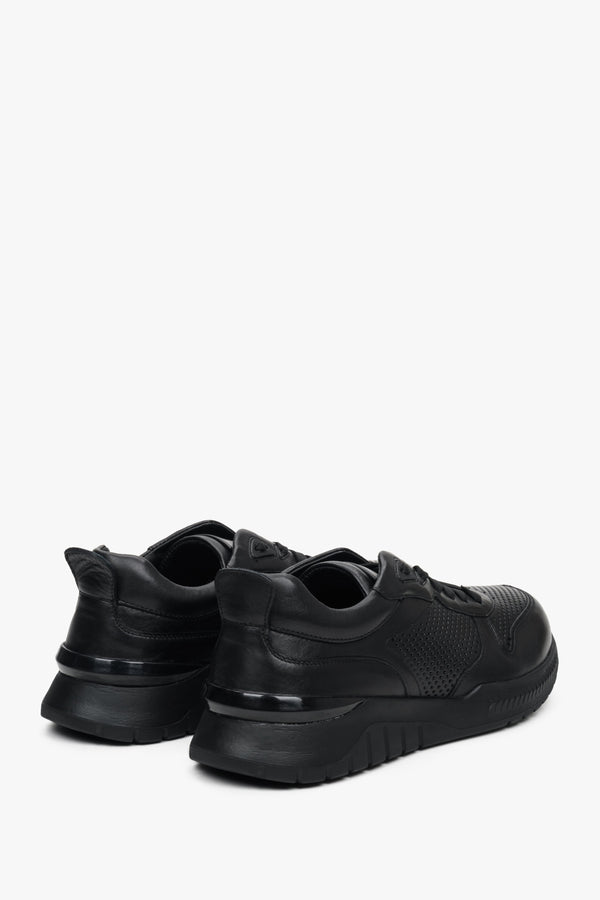 Sneakersy męskie ze skóry naturalnej w kolorze czarnym na lato marki Estro.