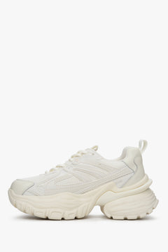 Sneakersy damskie w kolorze beżowym na platformie ES 8 ze sznurowaniem.
