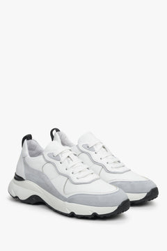 Sneakersy damskie ze skóry naturalnej Estro w kolorze białym ze sznurowaniem.