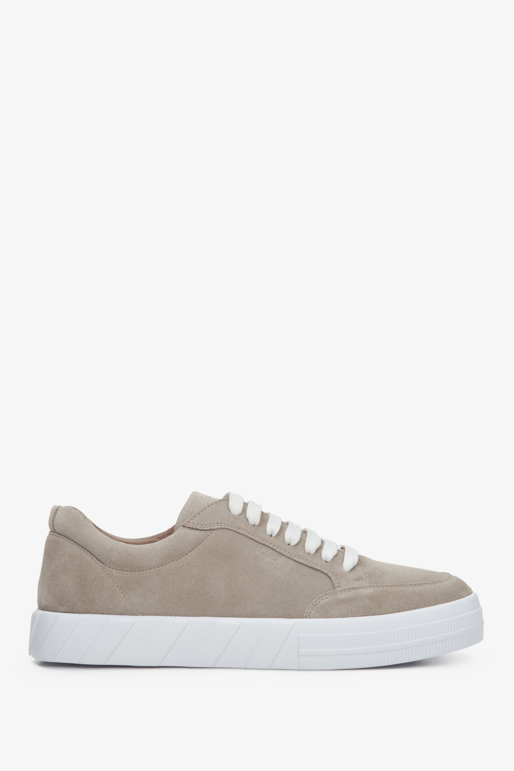 Beżowe zamszowe sneakersy męskie Estro ze sznurowaniem - profil buta.