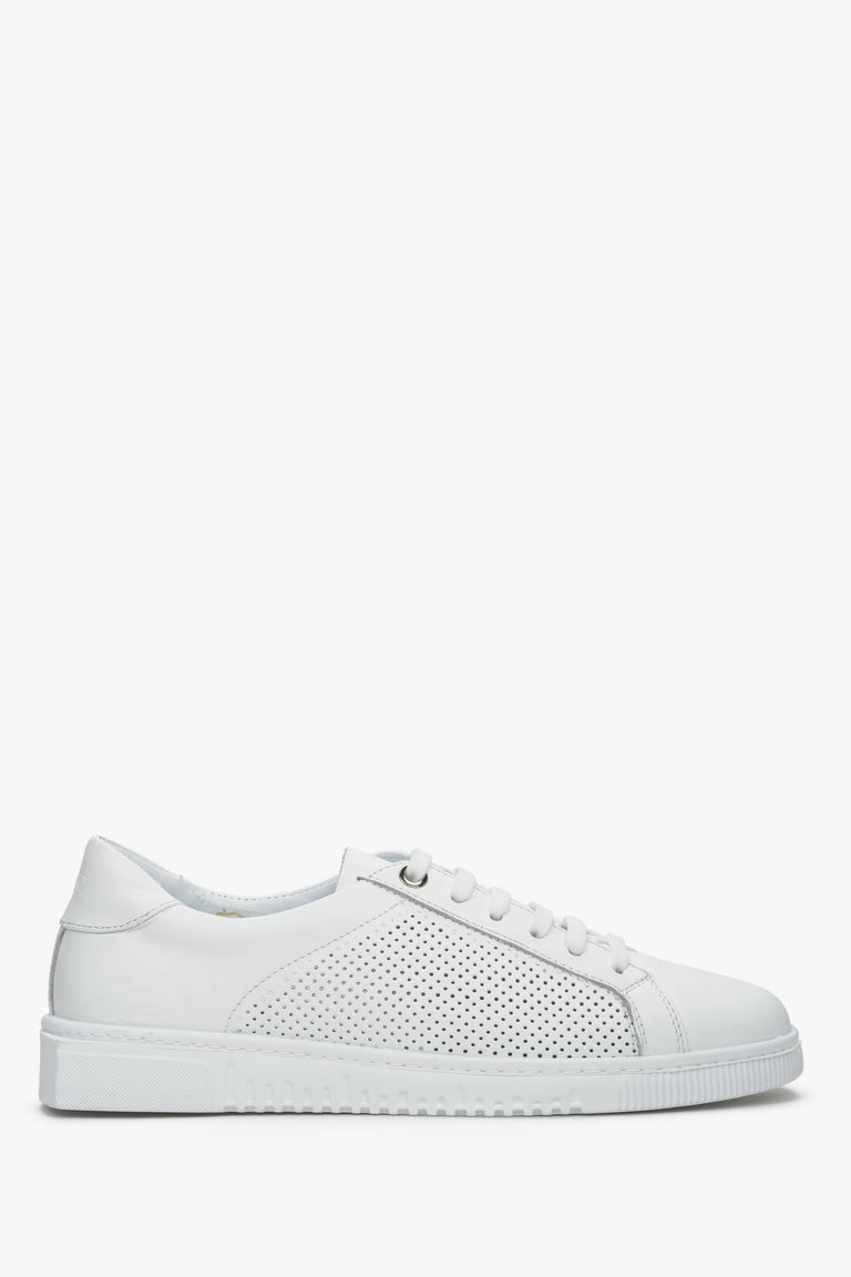 Białe sneakersy damskie z perforacją na lato Estro ER00111467.