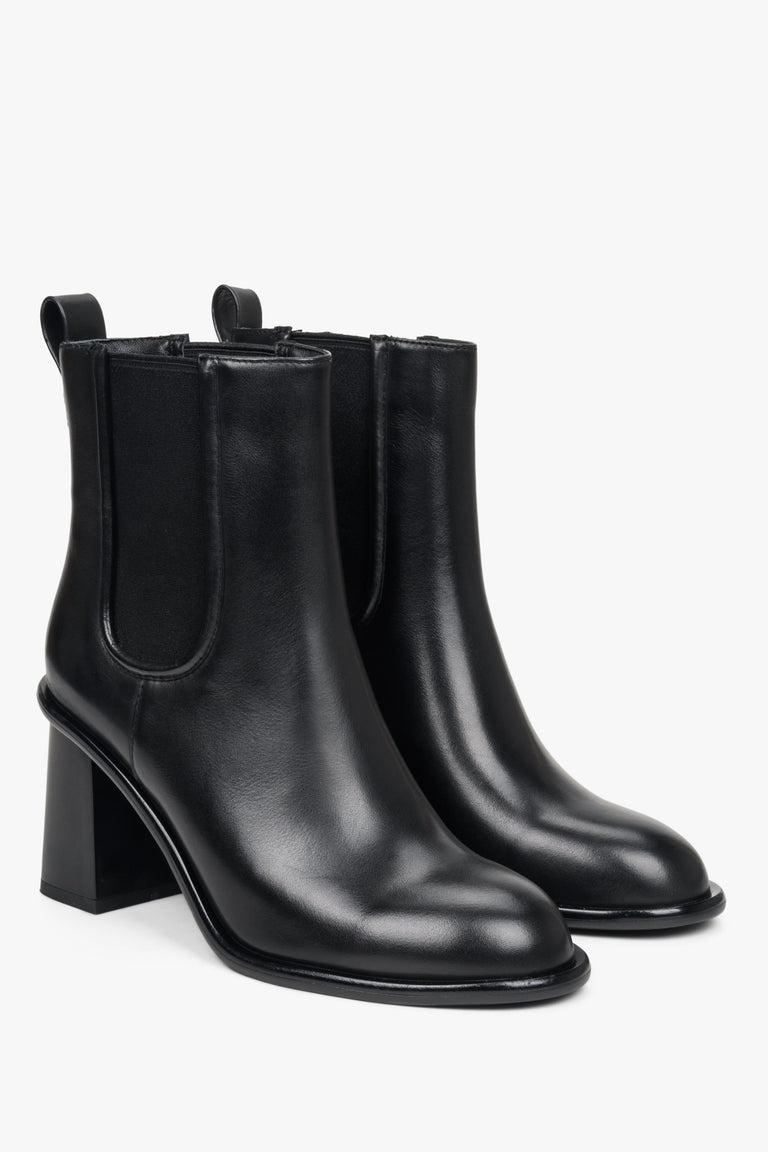Wysokie botki damskie Estro ze skóry naturalnej w kolorze czarnym - zbliżenie na przód i profil butów marki Estro.