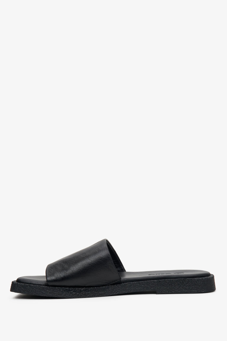 Damskie, skórzane klapki Estro w kolorze czarnym - profil butów.