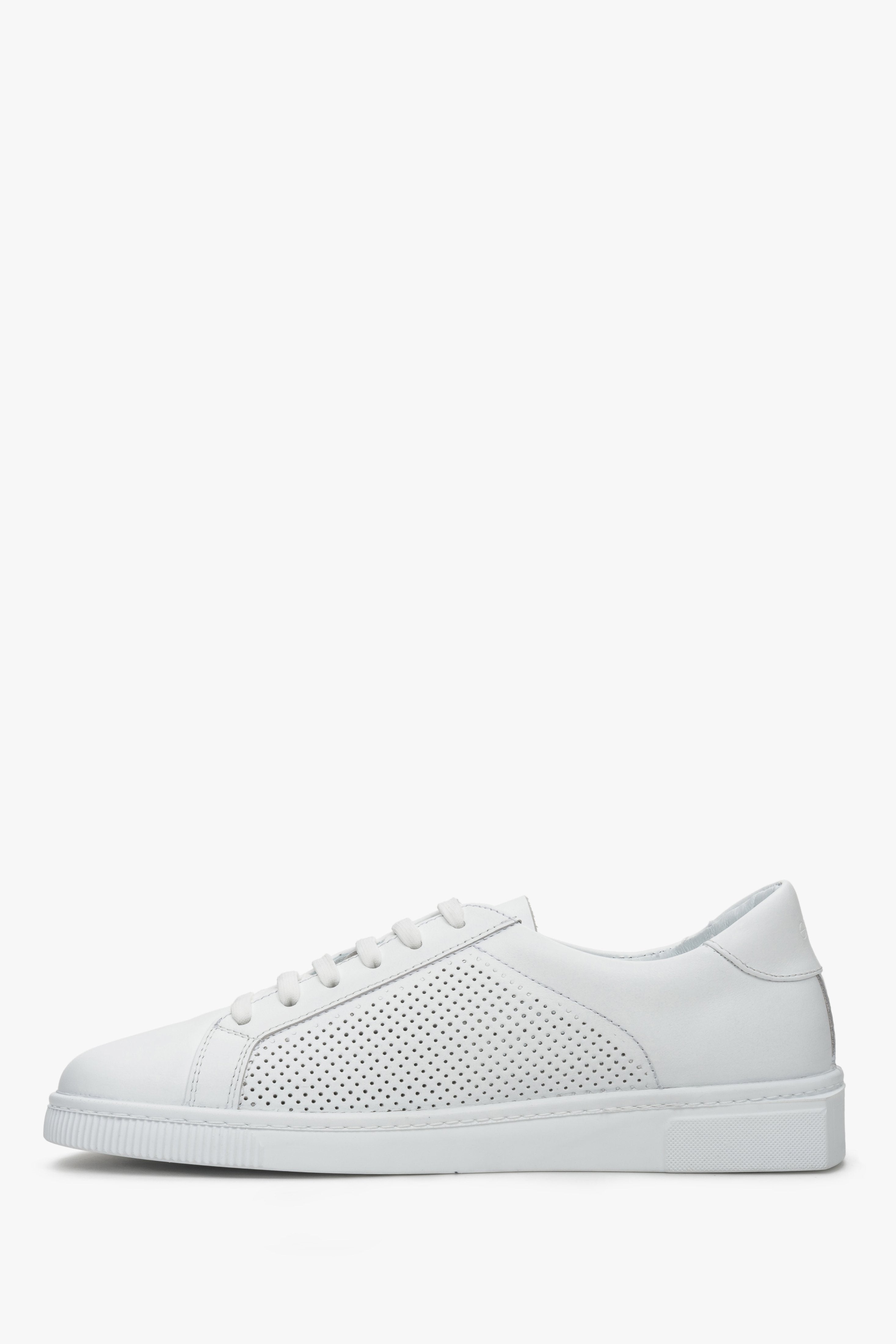 Perforowane sneakersy damskie ze skóry naturalnej Estro na lato - profil buta.
