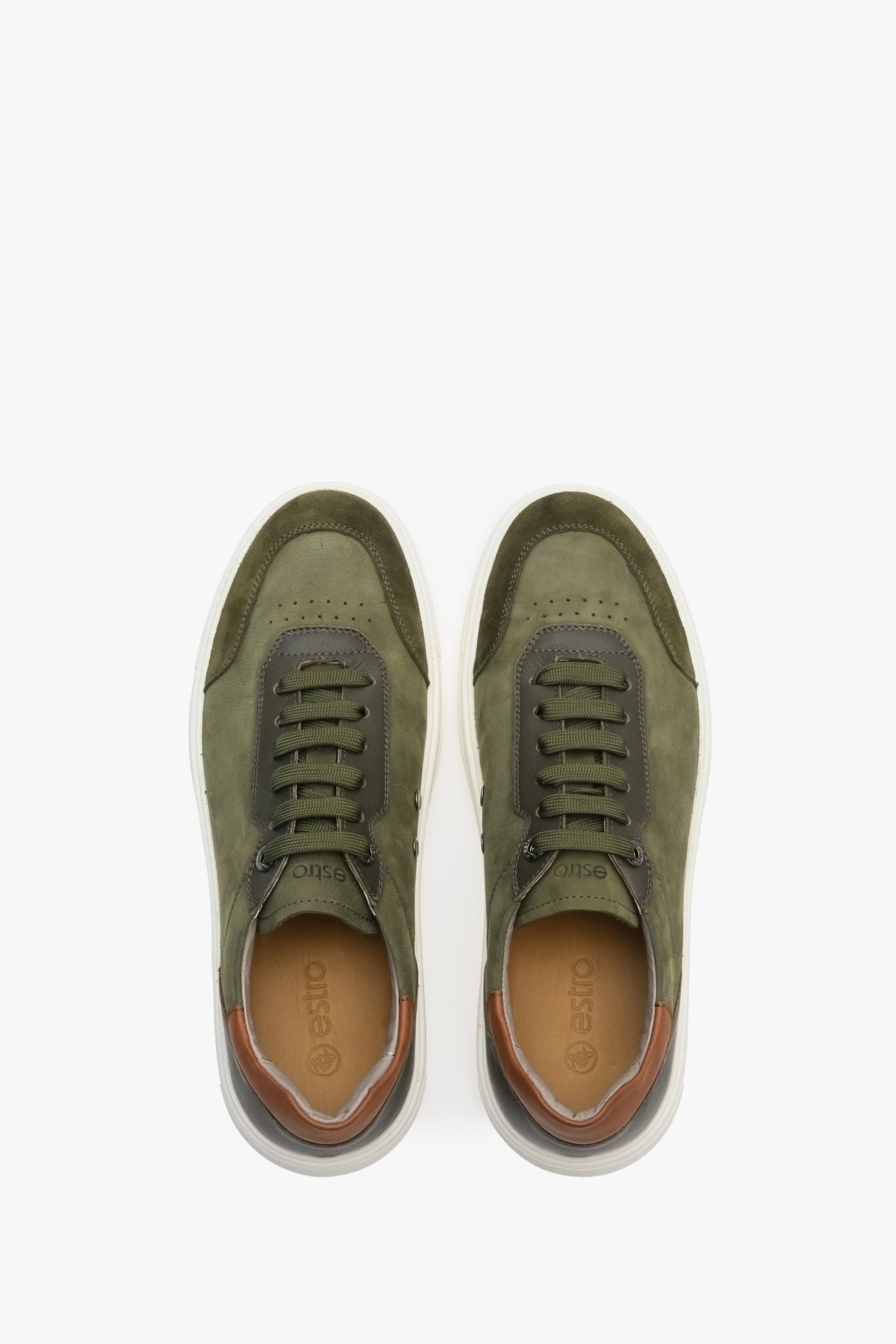 Zielono-brązowo-białe sneakersy męskie Estro z nubuku i skóry naturalnej - prezentacja obuwia z góry.