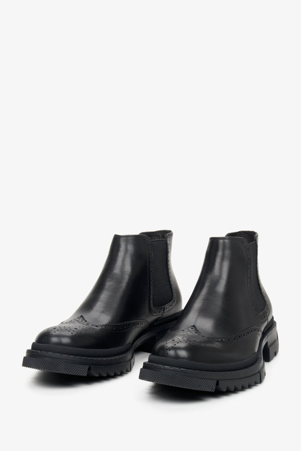 Wielosezonowe, czarne sztyblety męskie Estro ze skóry naturalnej - zbliżenie na czubek butów.