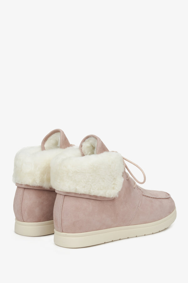 Zimowe, różowe botki damskie z weluru naturalnego marki Estro - tył buta.