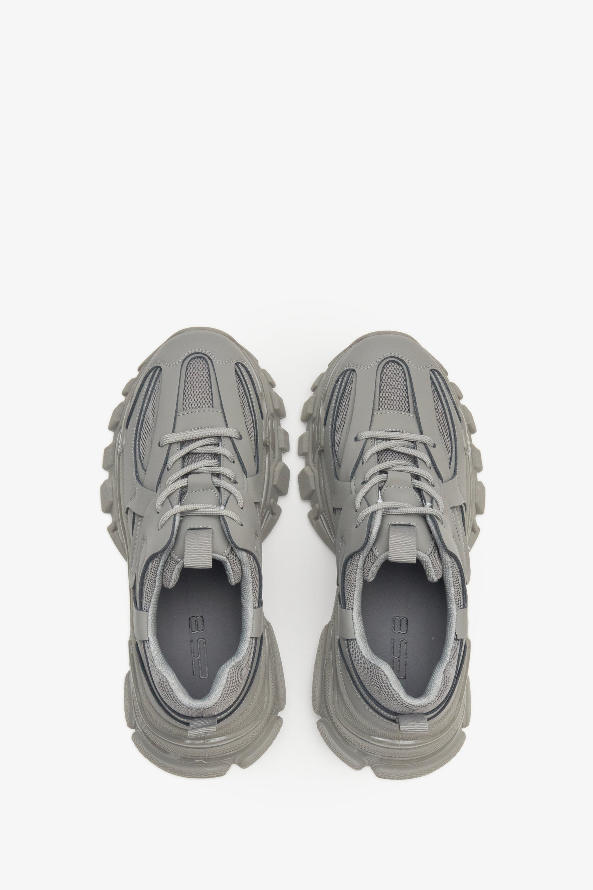 Sneakersy damskie szare ES 8 ze sznurowaniem na wiosnę i jesień - prezentacja obuwia z góry.