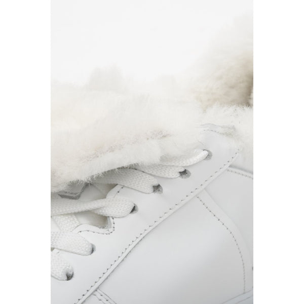 Ocieplane futerkiem sneakersy damskie na zimę ze skóry naturalnej, białe.