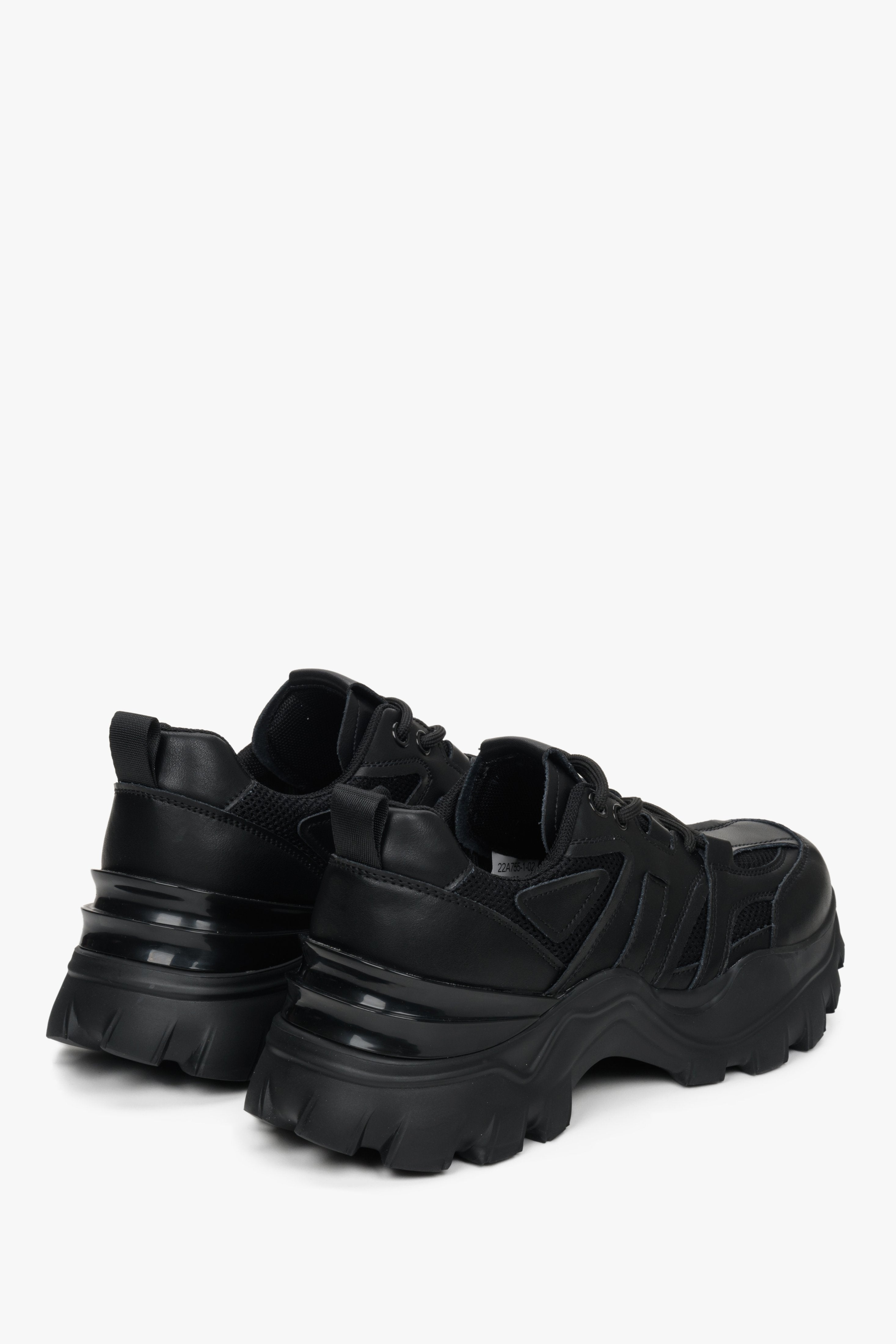 Czarne sneakersy damskie na wiosnę i jesień ES 8 - zbliżenie na zapiętek i przyszwę boczną obuwia.