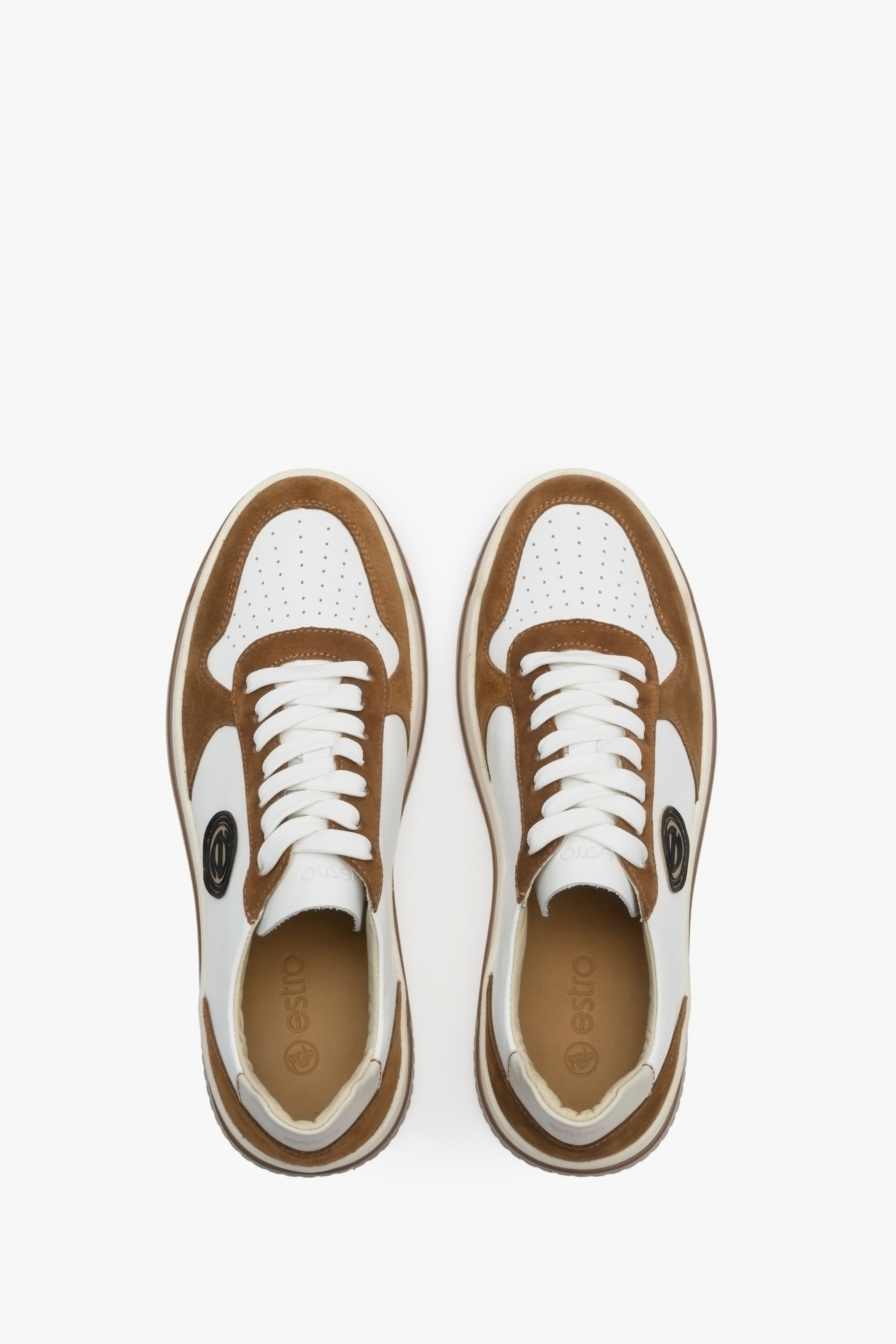 Sneakersy męskie brązowo-białe ze skóry i zamszu Estro na wiosnę - prezentacja modelu z góry.