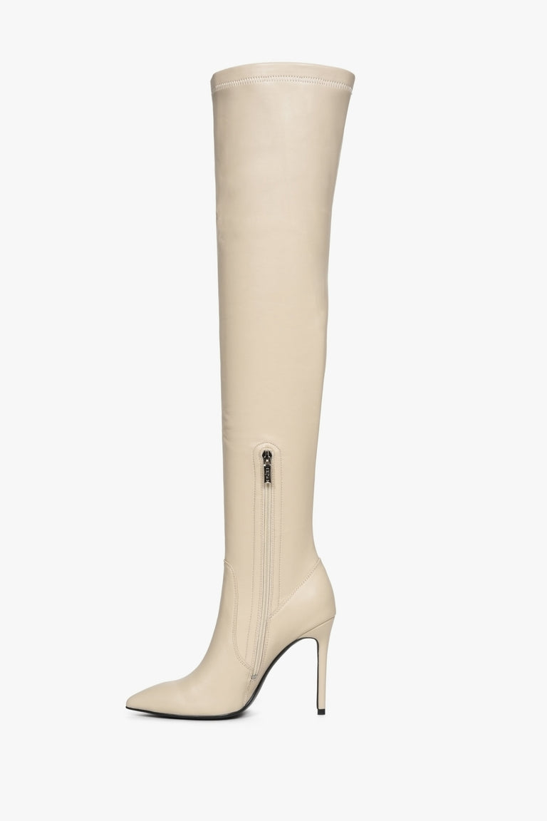 Kozaki damskie wysokie w kolorze beżowym Estro - profil buta.