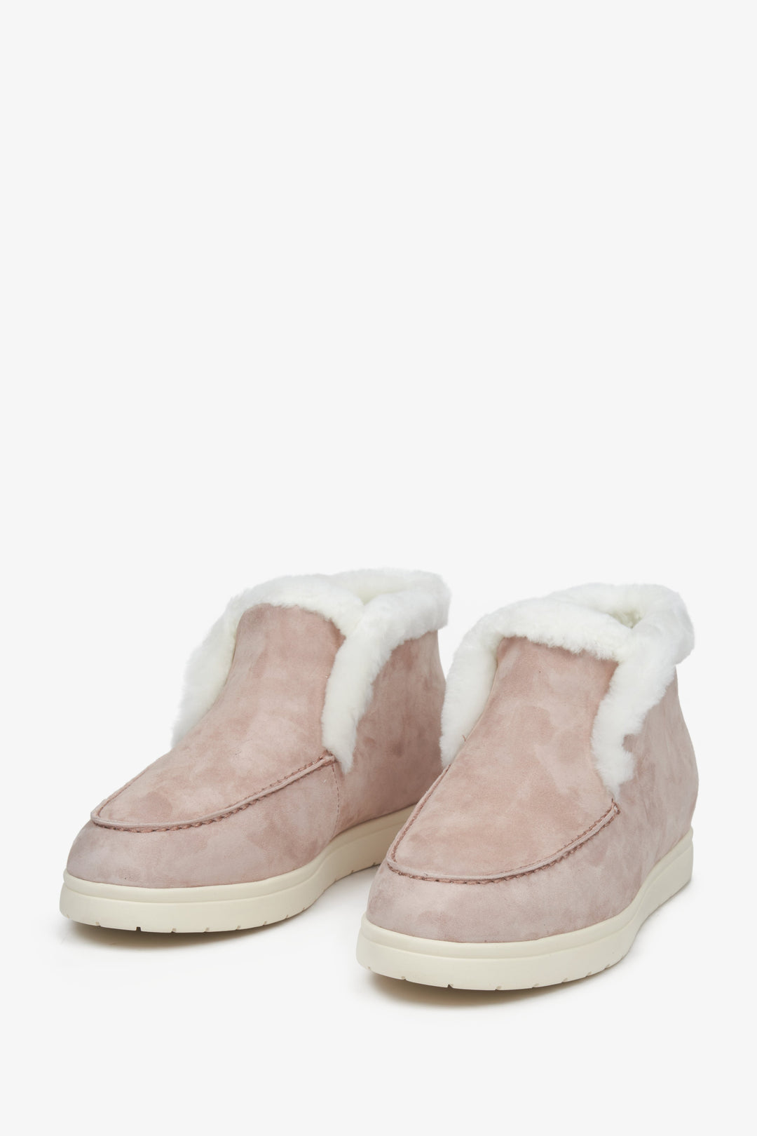 Damskie mokasyny zimowe w kolorze różowym z weluru i skóry naturalnej Estro - przednia część buta.