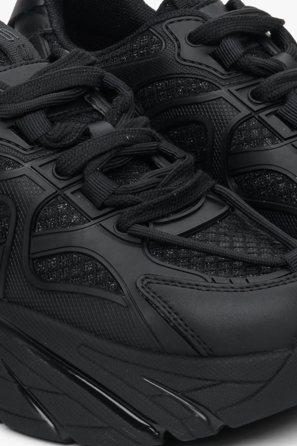 Sneakersy damskie w czarnym kolorze ES 8  - zbliżenie na detale.