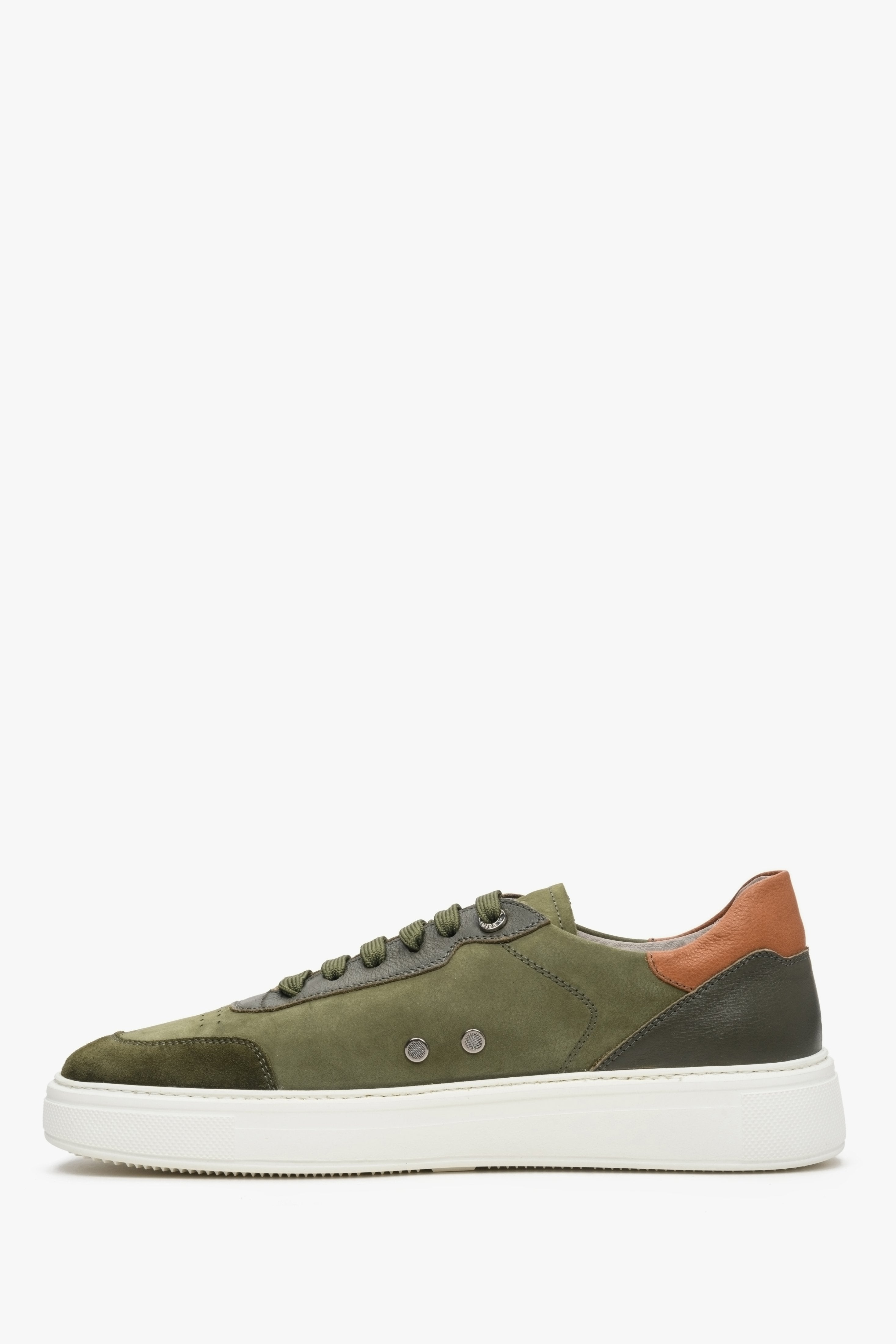 Wiosenne sneakersy męskie z nubuku i skóry naturalnej w kolorze zielono-brązowym.