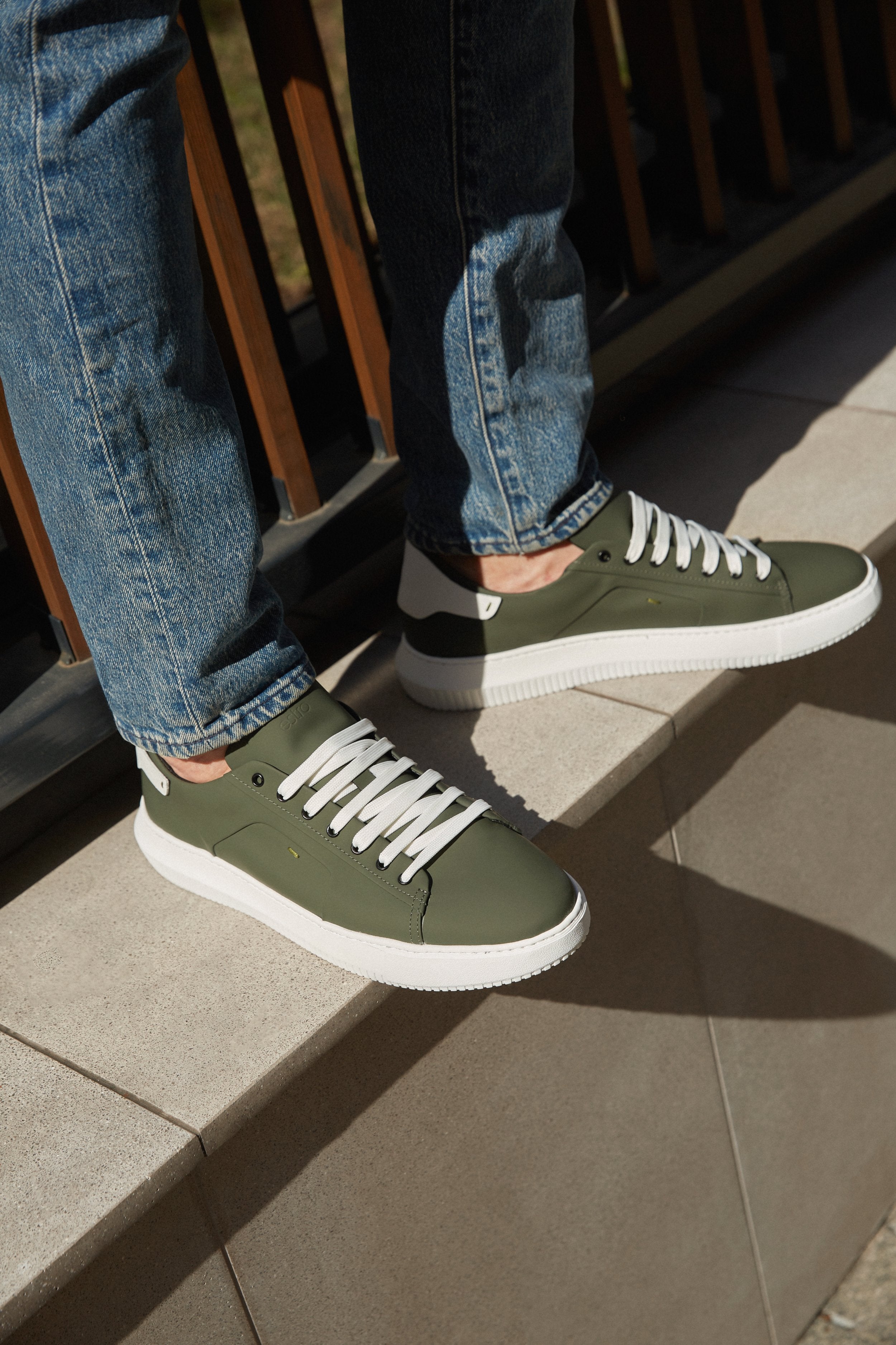 Zielone sneakersy męskie ze skóry naturalnej Estro ER00112367