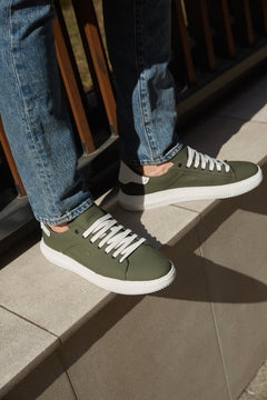 Zielone sneakersy męskie ze skóry naturalnej Estro ER00112367