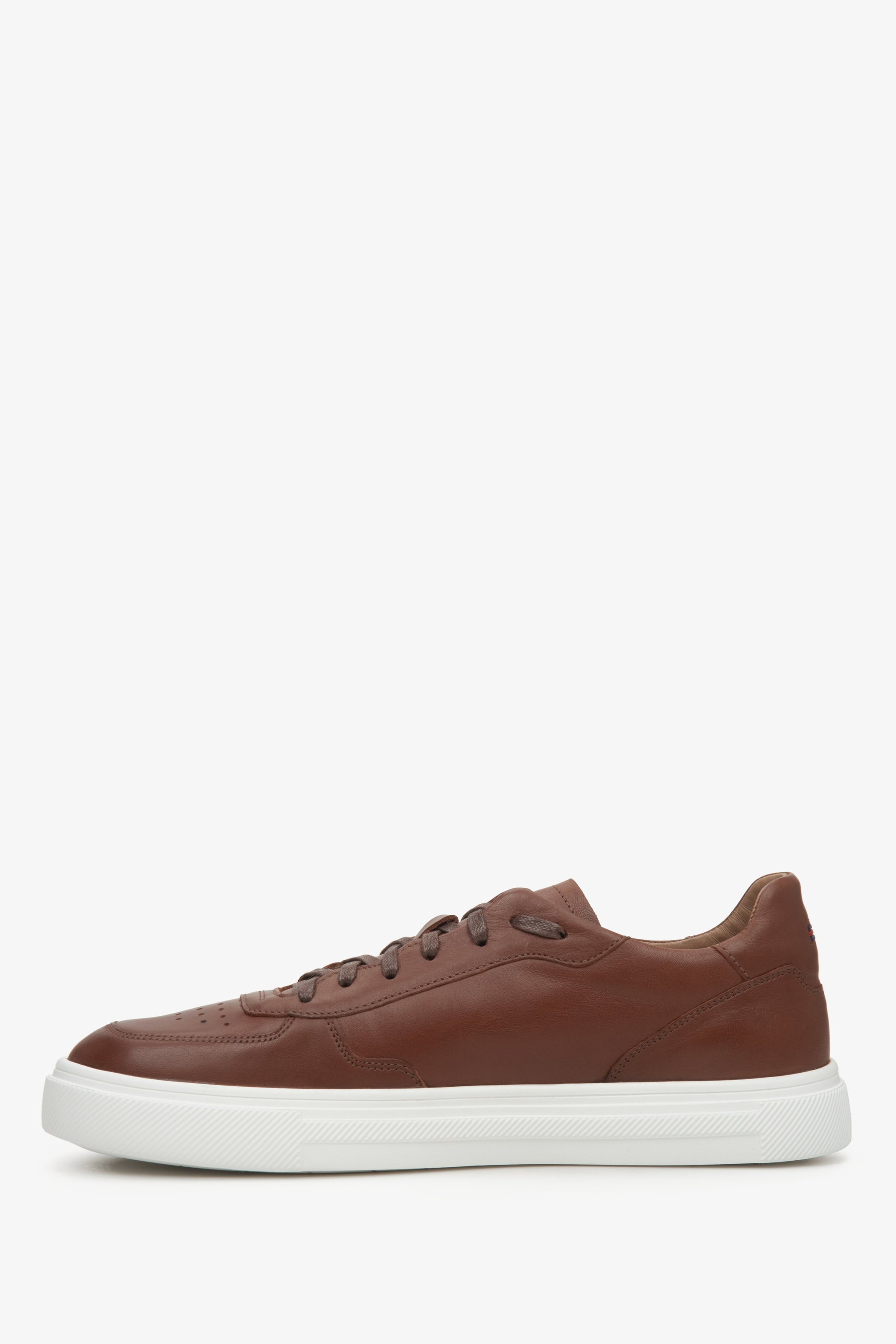Wiosenne sneakersy męskie ze skóry naturalnej Estro w kolorze brązowym - profil buta.