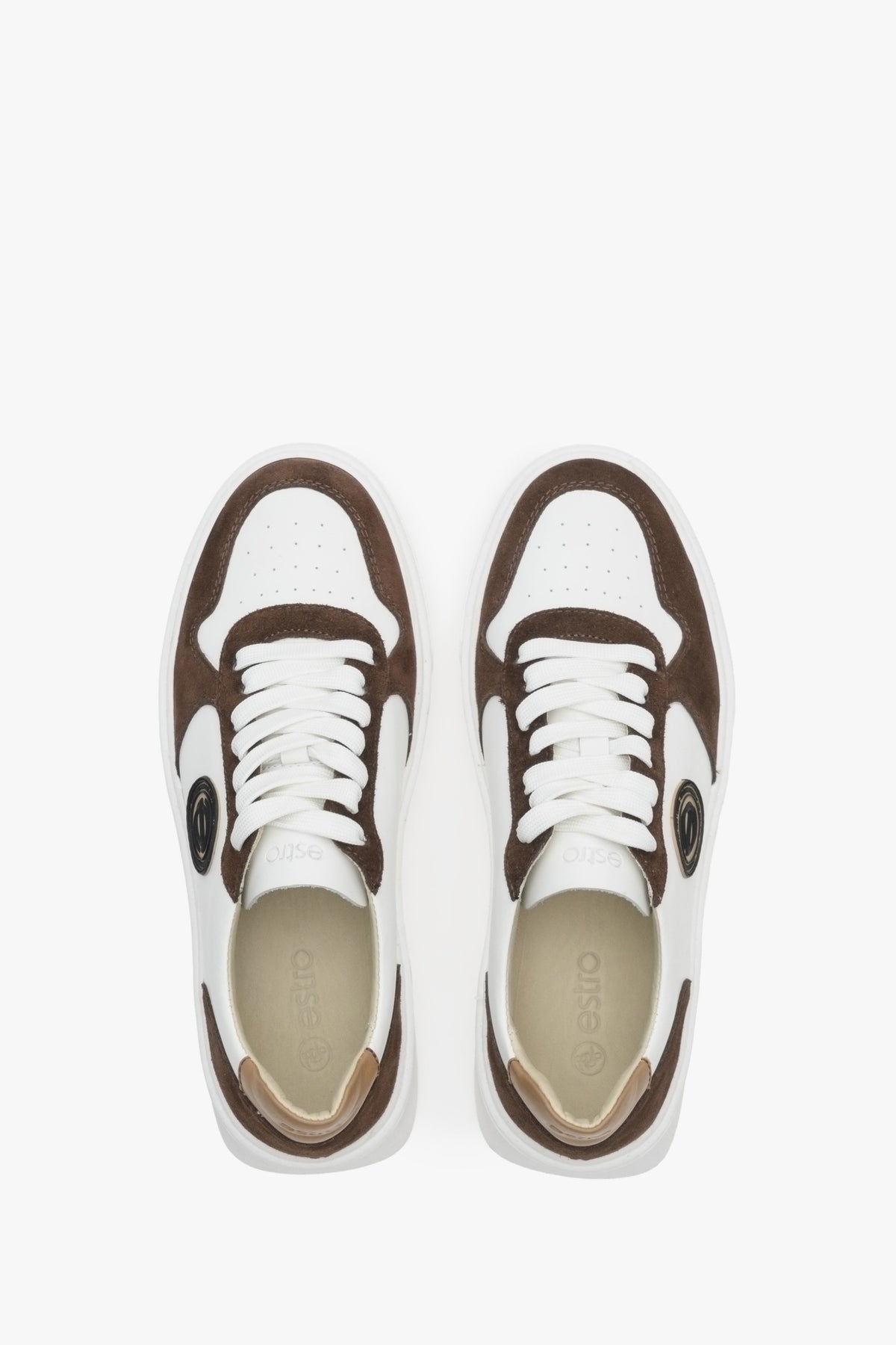 Biało-brązowe sneakersy damskie na wiosnę i jesień Estro - prezentacja obuwia z góry.